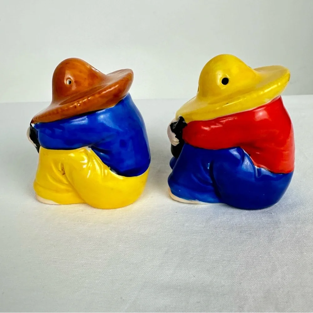 Resting laborers salt & pepper shakers